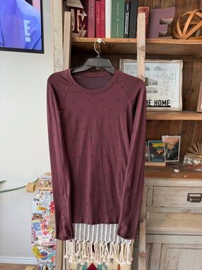 Lululemon women’s swiftly tech 2.0 yogo pop in cassis long sleeve top size 6